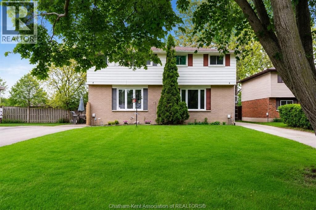 Property Photo:  4 Donalda Drive  ON N7L 4J5 