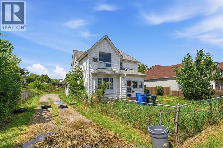 Property Photo:  736 Brant Street  ON N9A 3E8 