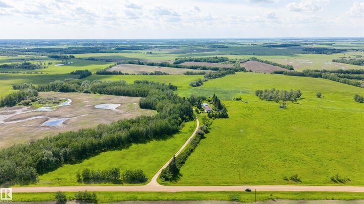 Property Photo: 643016A Rge Road 195 AB T0A 0M0