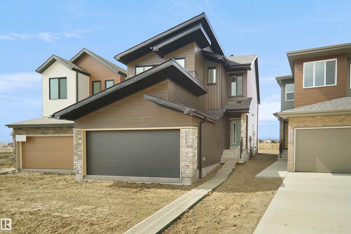 3412 122 Street SW — photo 1