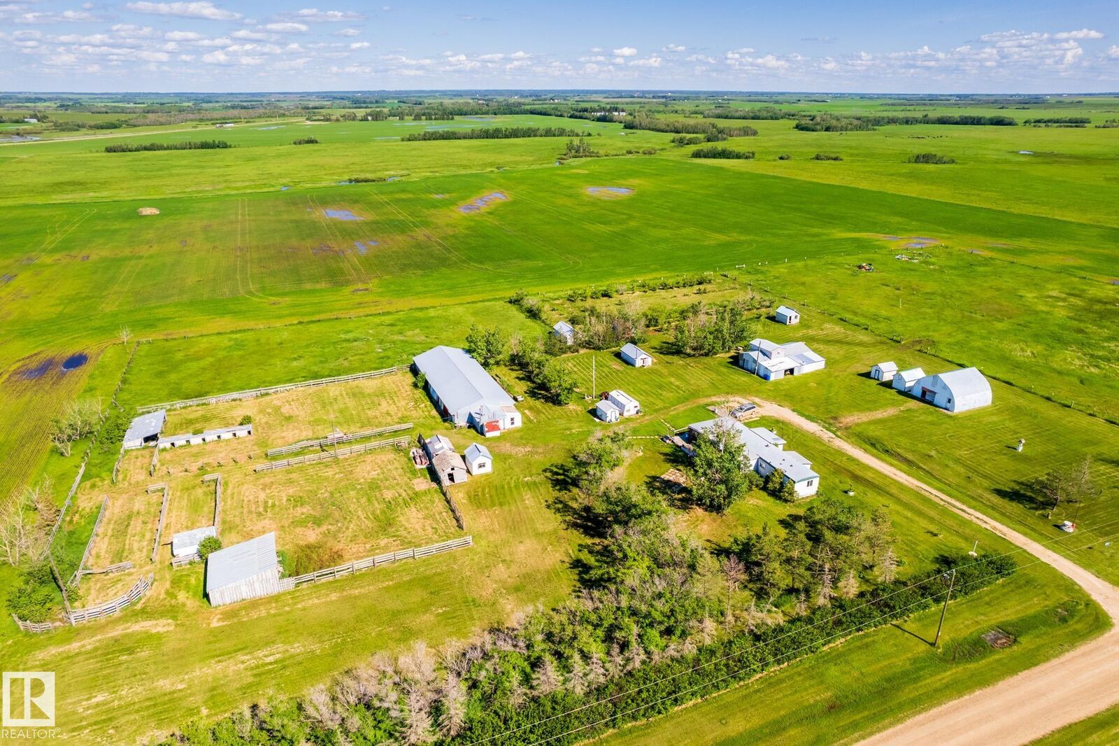 Property Photo:  551027 Range Road 193  AB T0B 2R0 