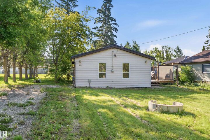 Property Photo:  410 4 St Yellowstone  AB T0E 1A0 