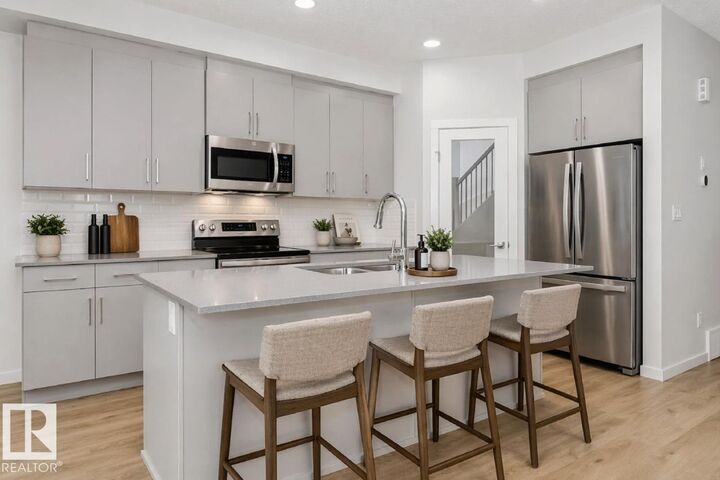 Property Photo:  2756 7 Avenue SW  AB T6X 1N8 