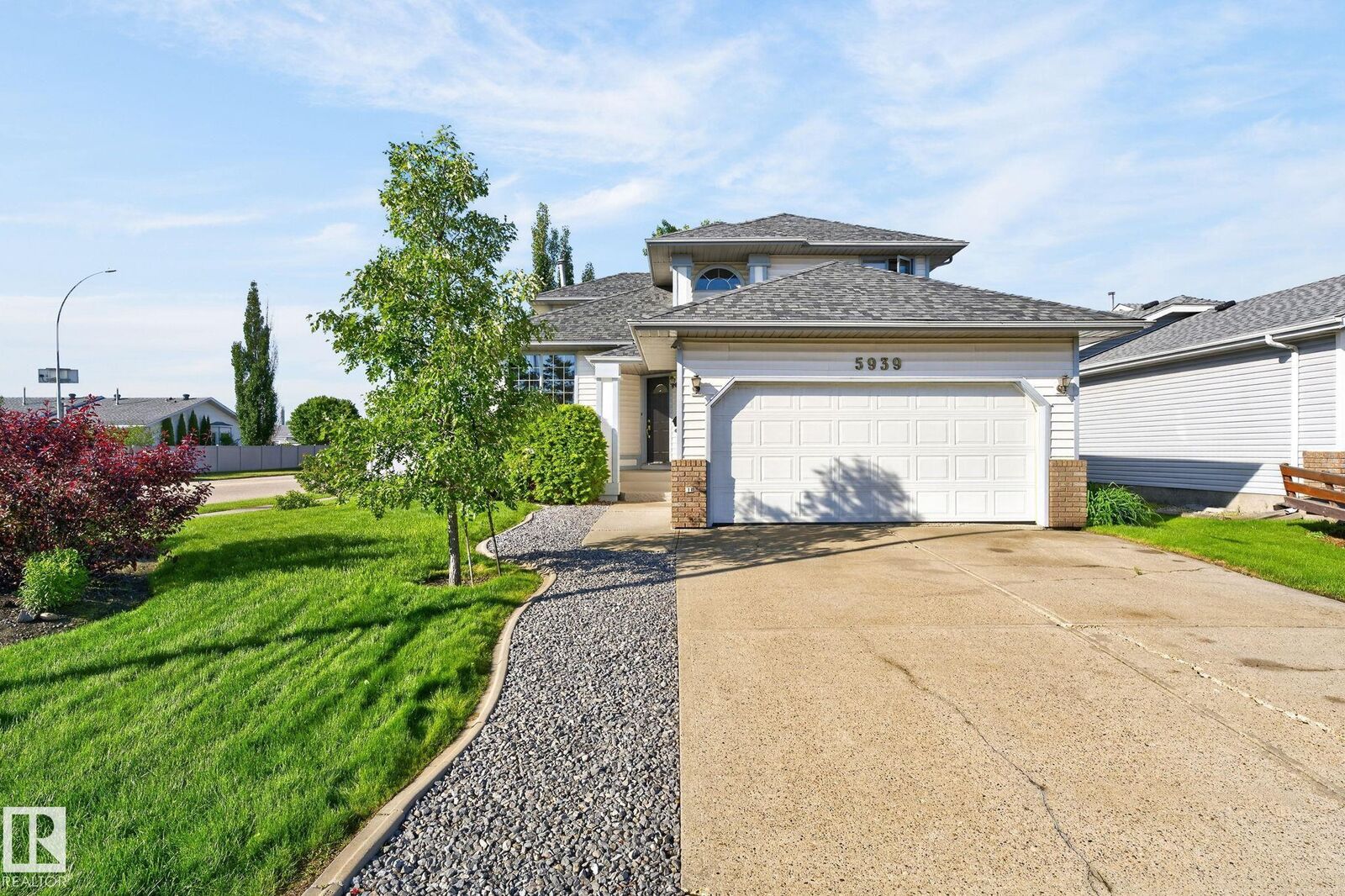 Property Photo:  5939 157 Avenue NW  AB T5Y 2M8 