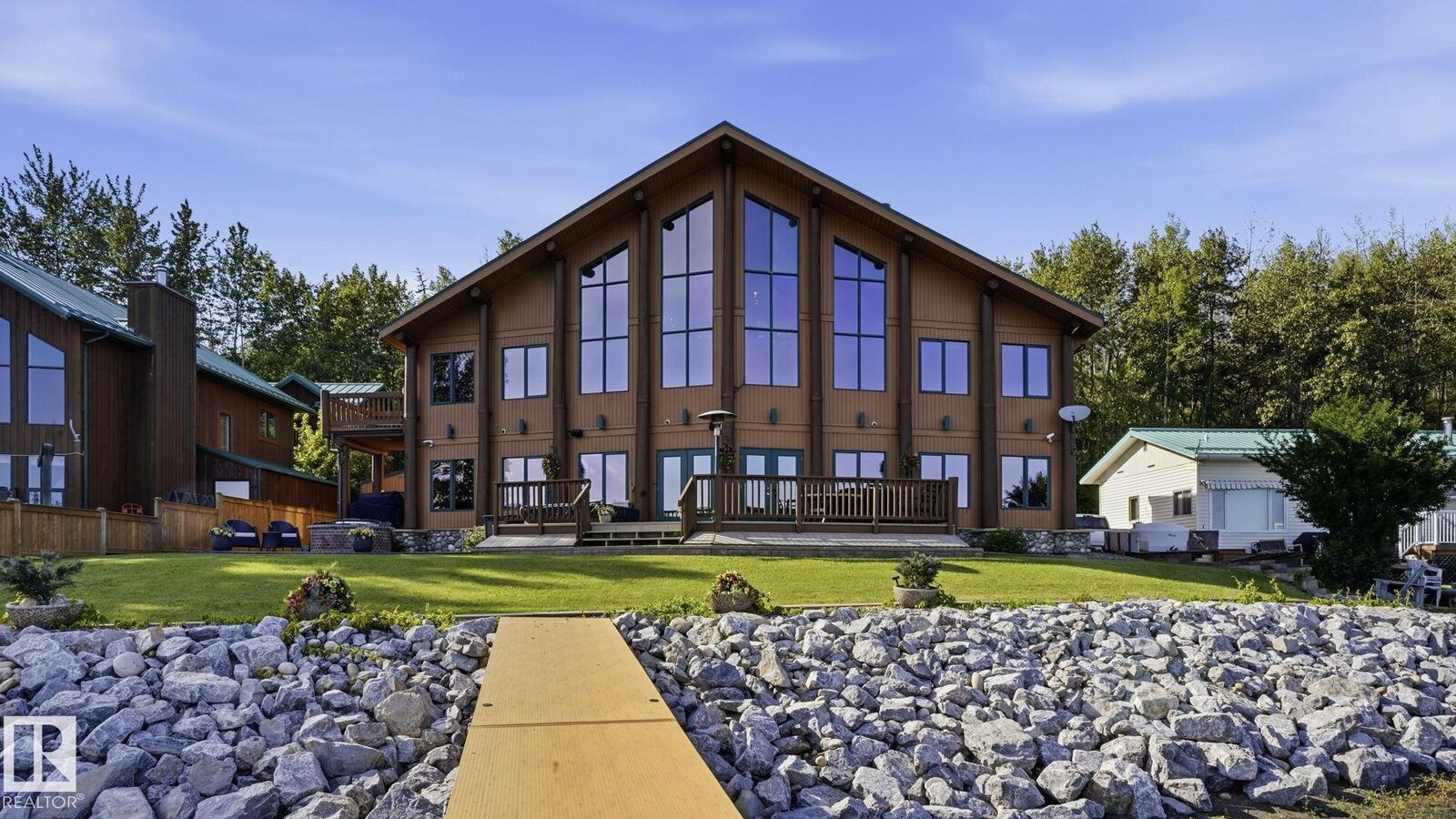 Property Photo: 1067 1 Avenue AB T0E 0V0