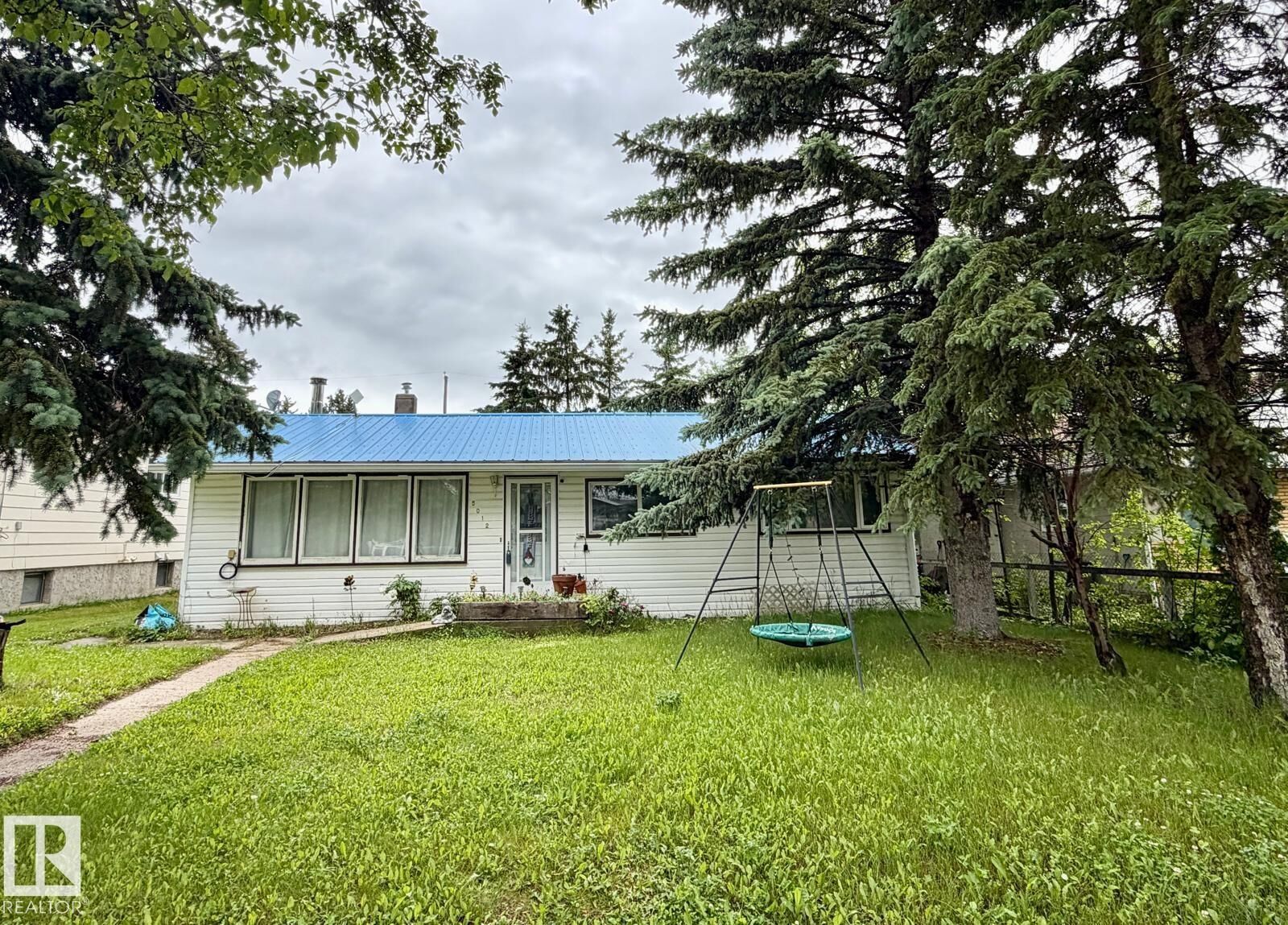 Property Photo:  5012 48 Street  AB T0C 2T0 