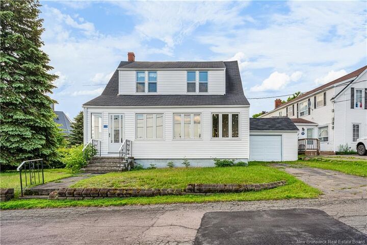 10 Bellevue Street — photo 1