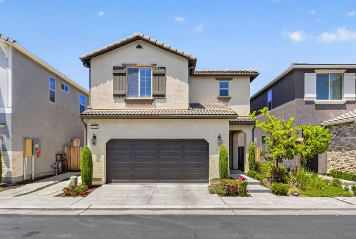 Property Photo:  1426 E Via Dorata Way  CA 93730 