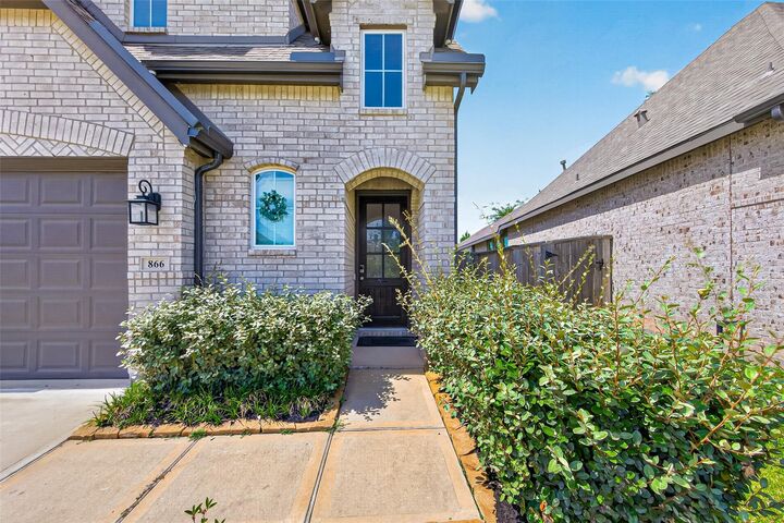 Property Photo:  866 Sendero Trail  TX 77304 