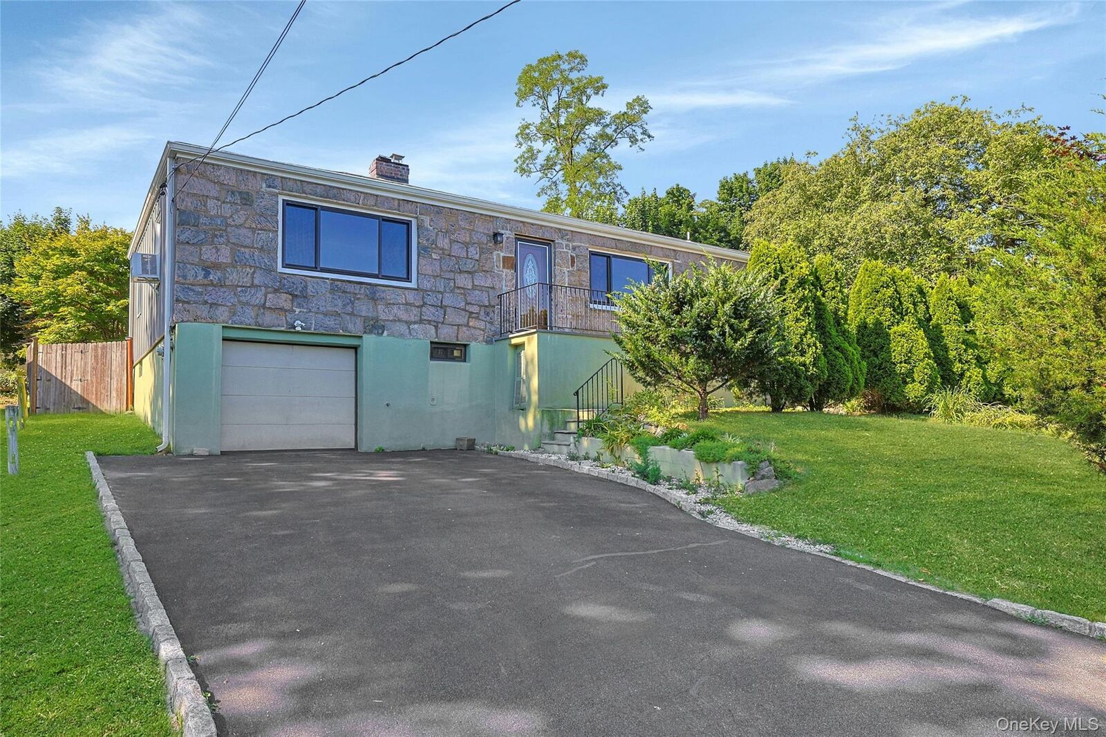 Property Photo:  141 Curtis Lane  NY 10710 