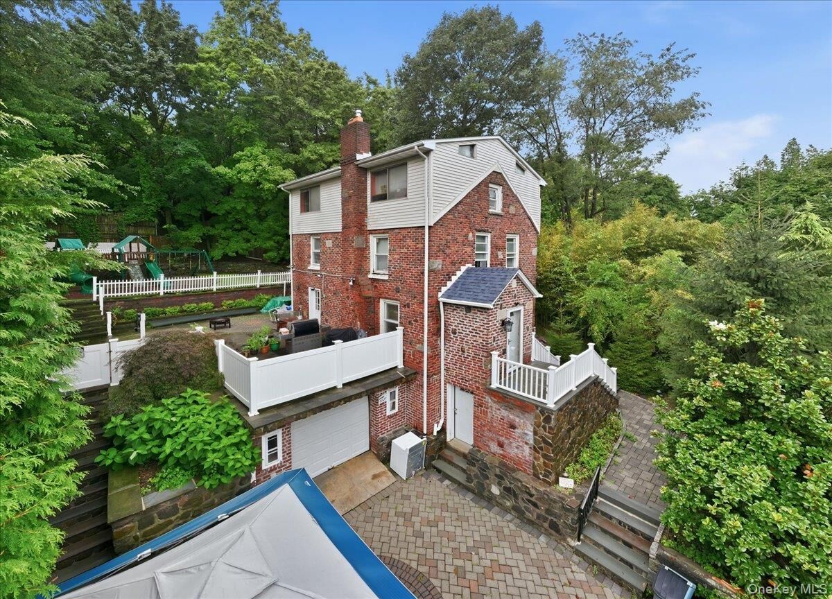 Property Photo:  262 Upper Depew Avenue  NY 10960 