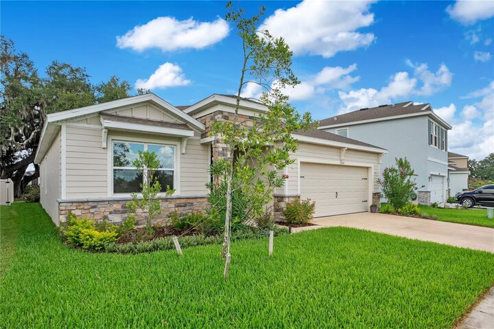 Property Photo:  3504 Crescent Peak Way  FL 33565 