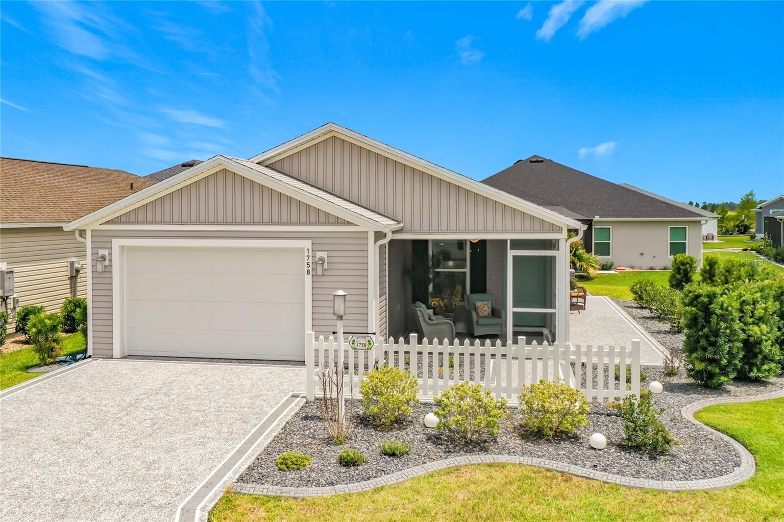 Property Photo:  1758 Yvonia Court  FL 34762 