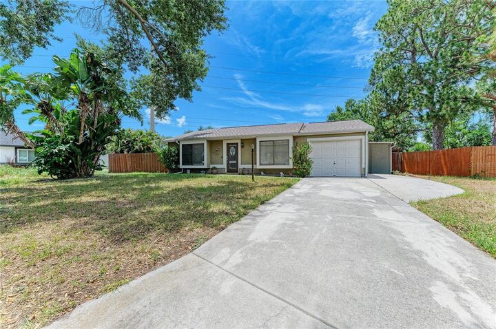 Property Photo:  2226 Lockwood Meadows Drive  FL 34234 