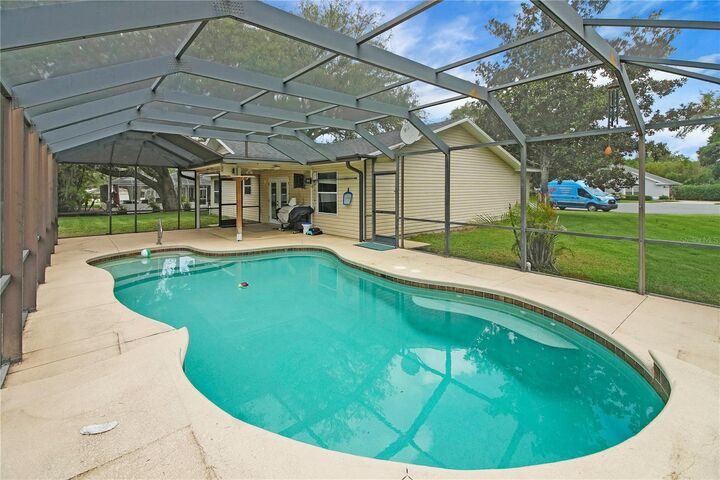 Property Photo: 1204 Oak Hammock Lane FL 32159