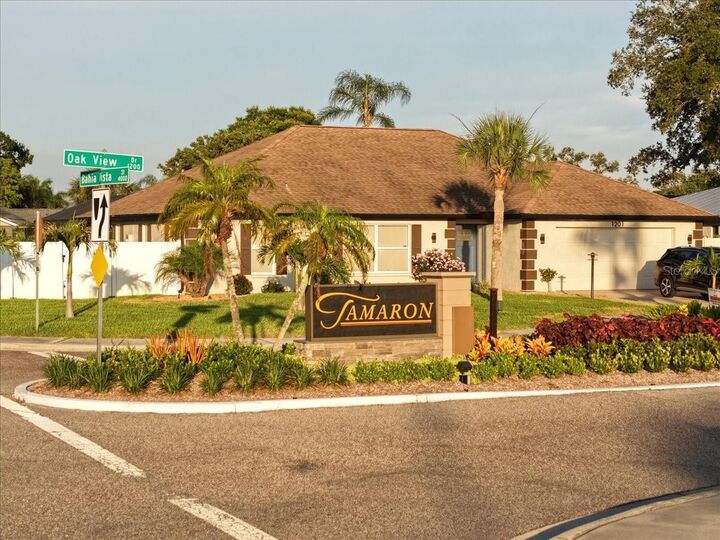 Property Photo:  4140 Eastwood Drive  FL 34232 