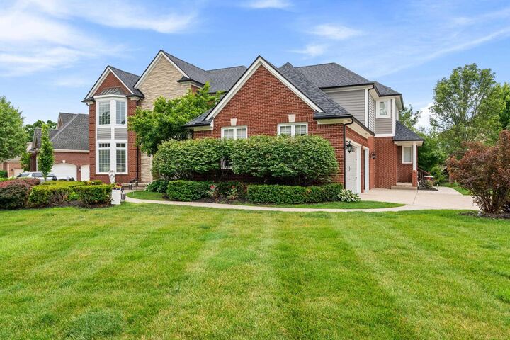 Property Photo:  2250 Hawthorne Drive  MI 48316 