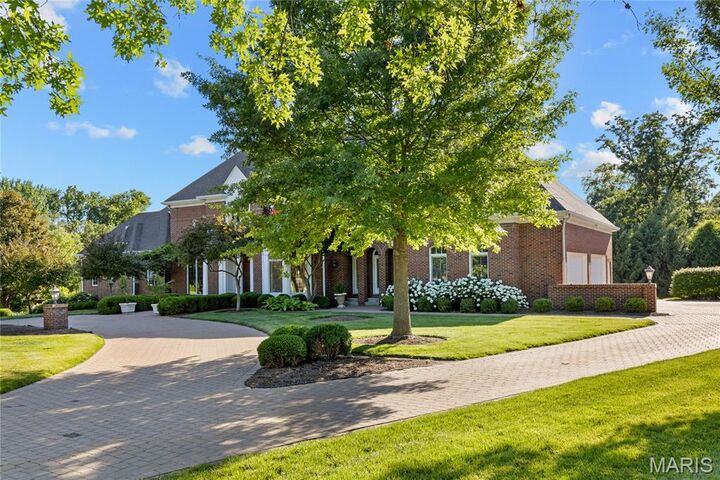 Property Photo:  41 Manderleigh Estate  MO 63131 