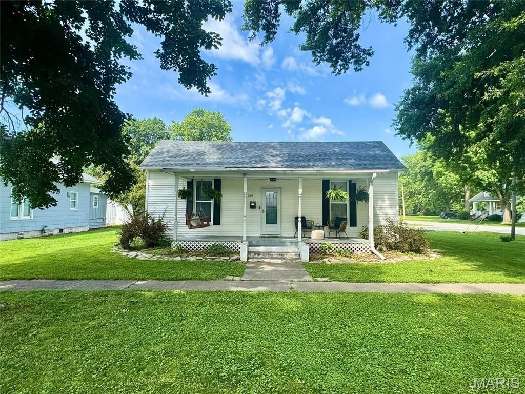 Property Photo:  519 N Locust Street  MO 63456 
