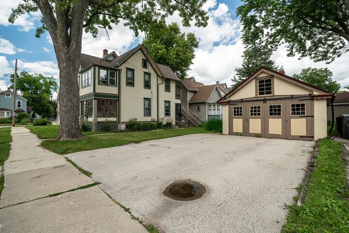 Property Photo:  421 Central Ave  WI 53186 