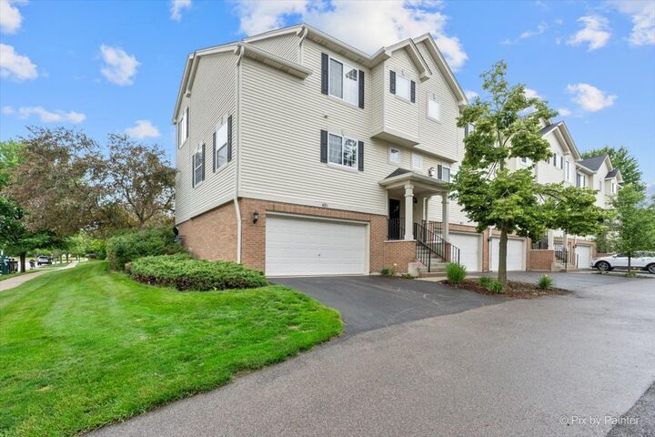 Property Photo:  401 Evergreen Circle  IL 60136 