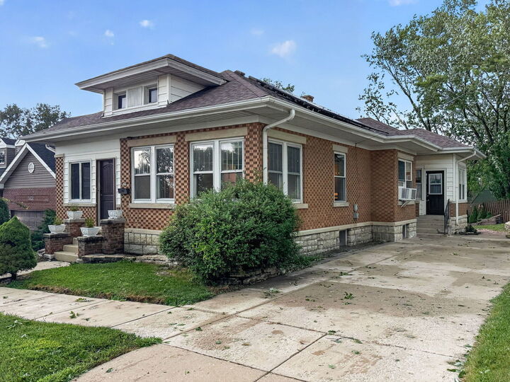 Property Photo: 427 Grant Street IL 60439
