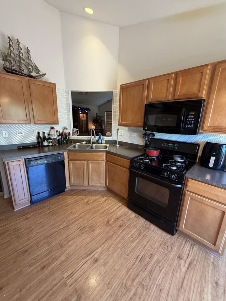 Property Photo:  465 Metropolitan Street  IL 60502 