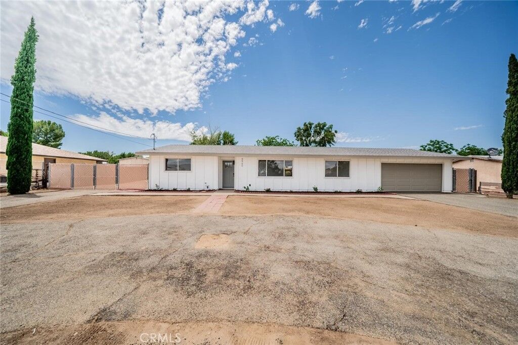 Property Photo:  9960 Cottonwood Avenue  CA 92345 