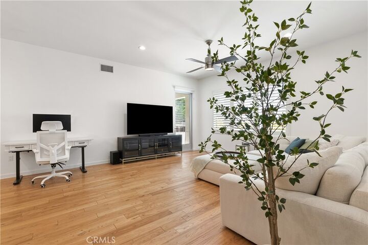 Property Photo: 21 Gramercy 102 CA 92612