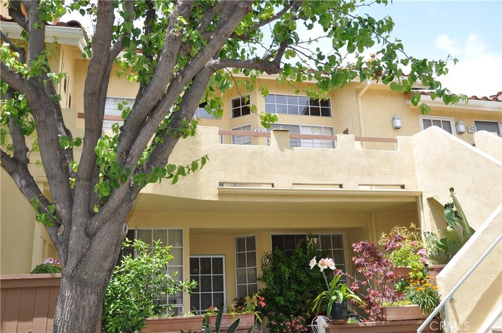 Property Photo:  61 Alicante Aisle 65  CA 92614 