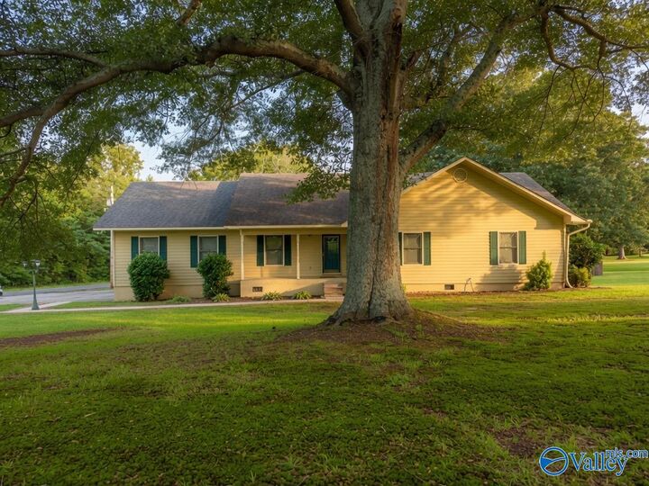 Property Photo: 34 Weatherly Avenue AL 35950