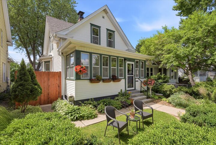 Property Photo:  1008 Charles Avenue  MN 55104 