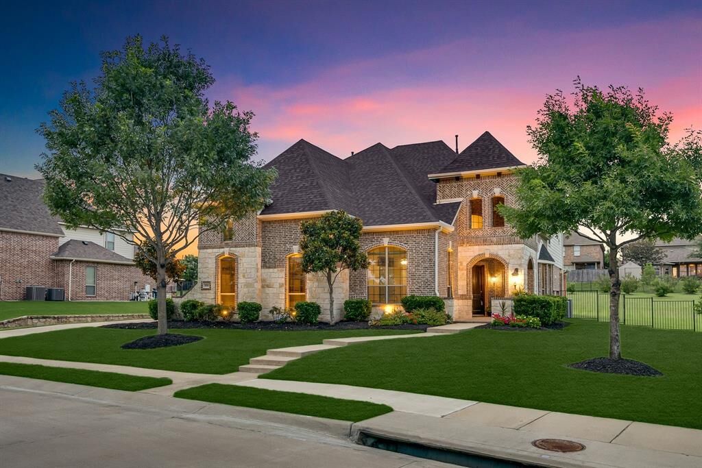Property Photo: 604 Amherst Drive TX 75087
