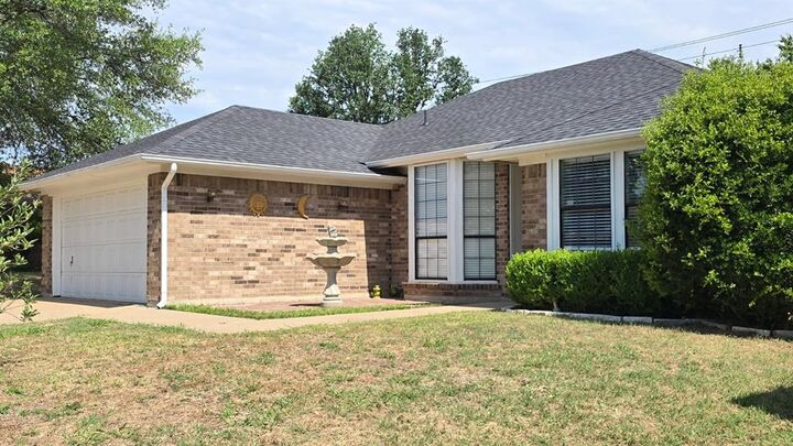 Property Photo:  1500 Clarendon Street  TX 76134 