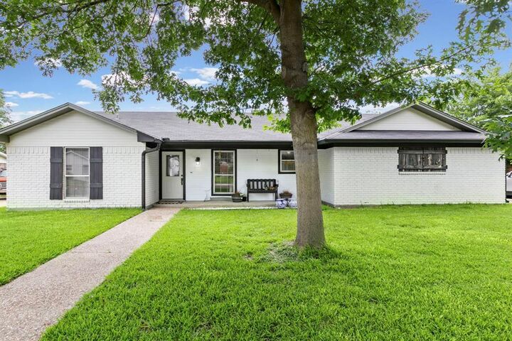 Property Photo: 224 Crockett TX 76643