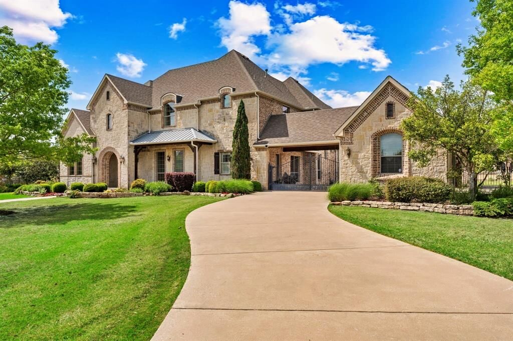 Property Photo: 1061 Kingsbridge Lane TX 75032