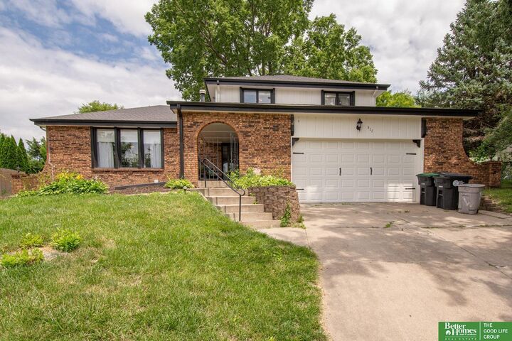 Property Photo:  511 S 150 Circle  NE 68154 