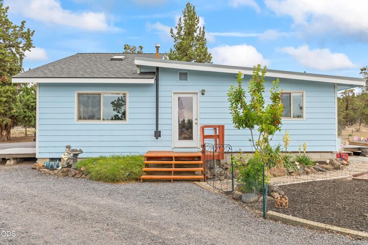 Property Photo:  65230 94th Street  OR 97703 