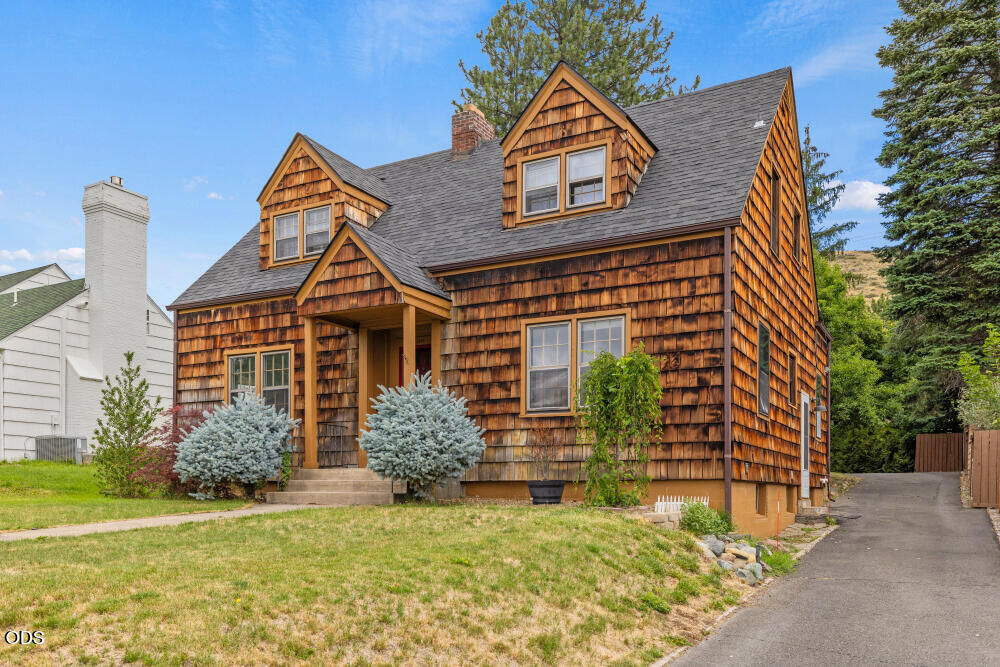 Property Photo:  1527 Pacific Terrace  OR 97601 