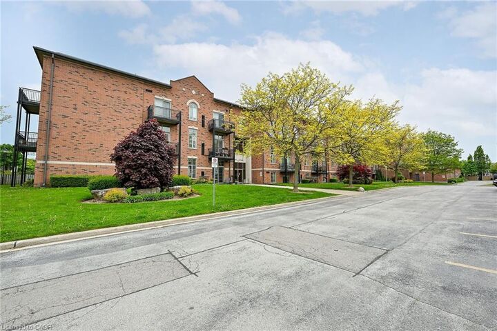 Property Photo:  262 Dundas Street E 315  ON L8B 1A9 