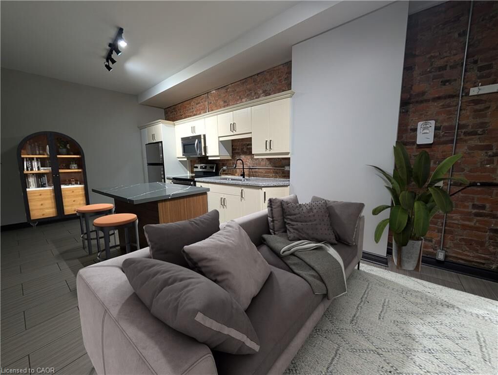 Property Photo:  473 King Street W B  ON L8P 1B8 