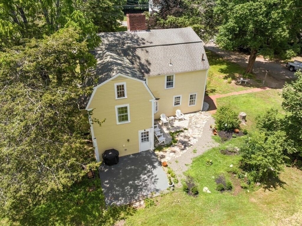 Property Photo:  2 Elm St  MA 01921 