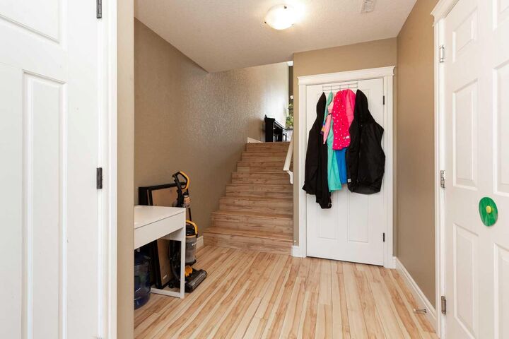 Property Photo: 879 Mt Sundance Manor W AB T1J 1X5