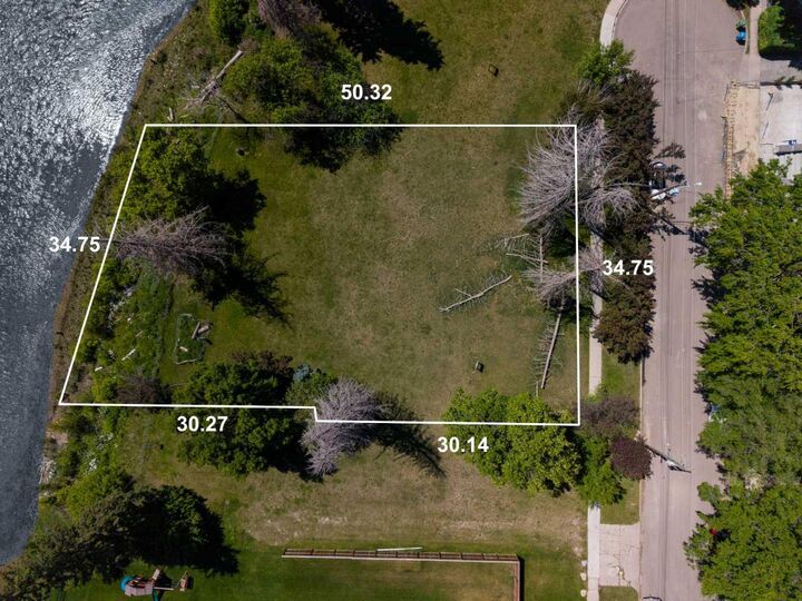 409 40 Avenue SW — photo 1