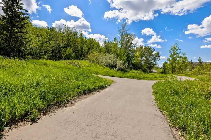 Property Photo: 155 Citadel Meadow Gardens NW AB T3G 5N4