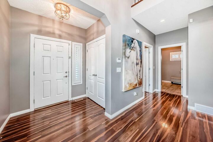 Property Photo:  71 Hillcrest Street SW  AB T4B 0Y7 