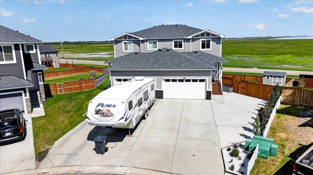 Property Photo:  61 Hanson Lane NE  AB T0J 1X1 
