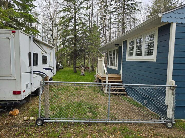 Property Photo:  28126 Township Road 411 356  AB T4L 2N3 