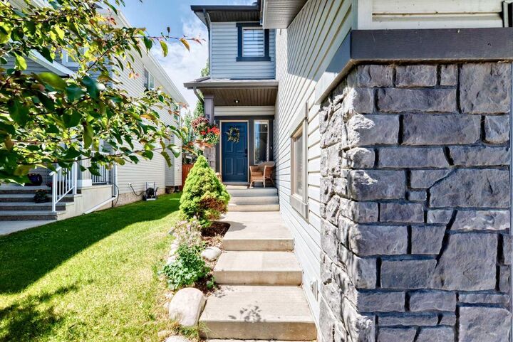 Property Photo:  24 Brightonstone Gardens SE  AB T2Z 0C7 