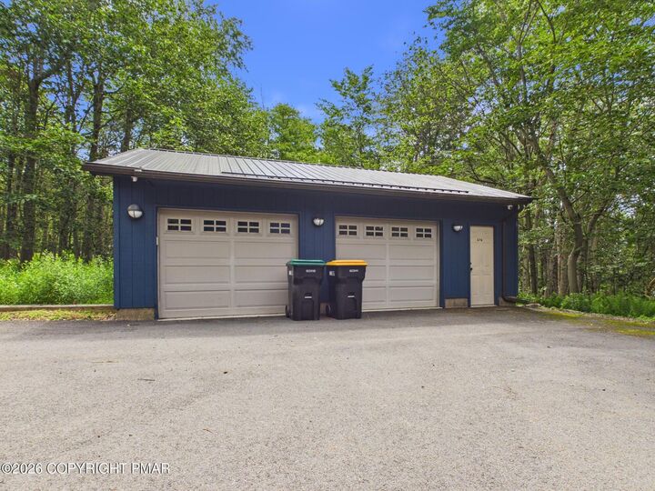 Property Photo:  674 Glen Circle Drive  PA 18466 